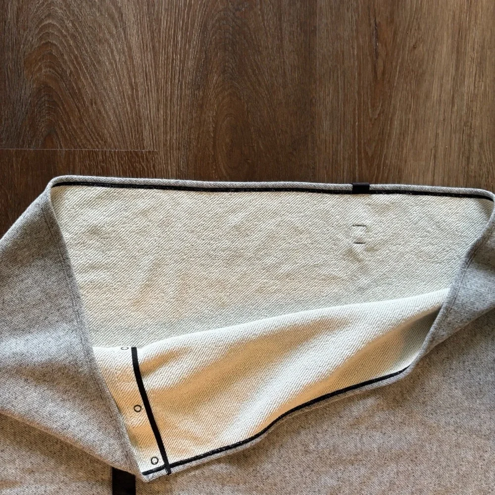 Lululemon Vinyasa Scarf Heathered Grey White Snap‎ Button Infinity Wrap